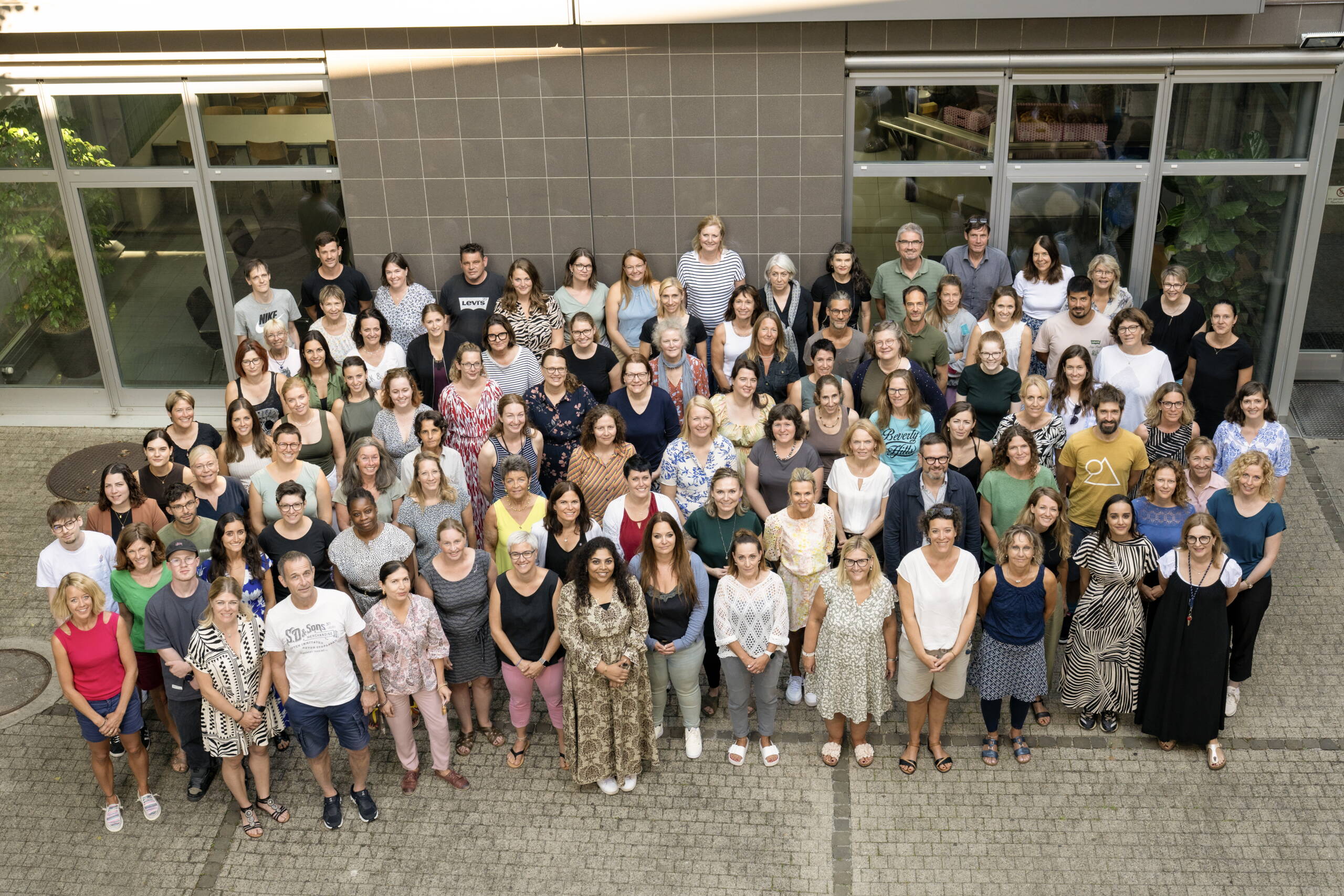 be-med Mitarbeitende Teamfoto aller Mitarbeitenden der be-med